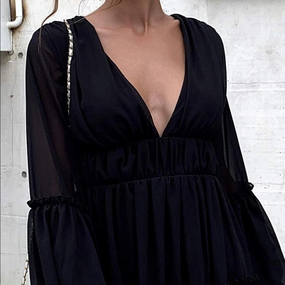 Boho plunging neckline ruffle hem dress - Picture 4 of 14